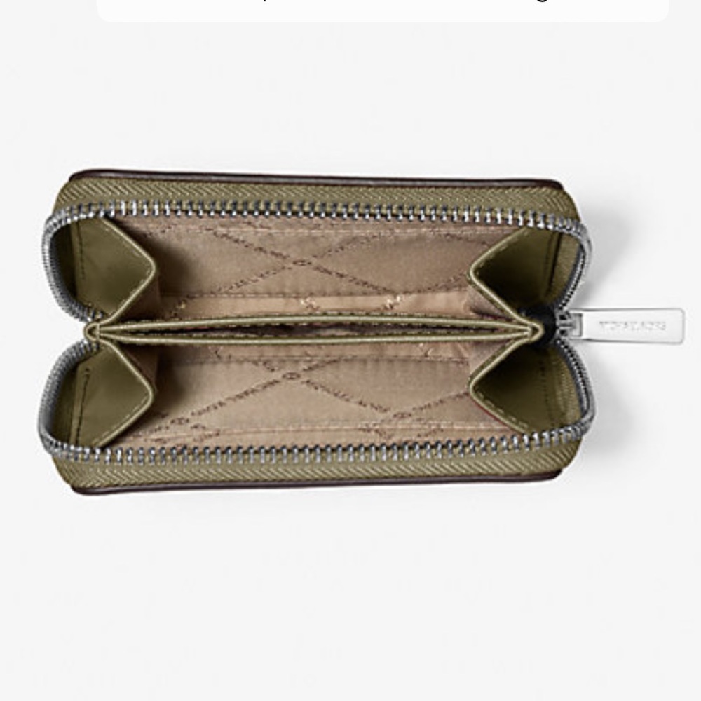 MICHAEL KORS Jet Set Medium Distressed Zip Around Card Case
Olive
NWT - Picture 4 of 16